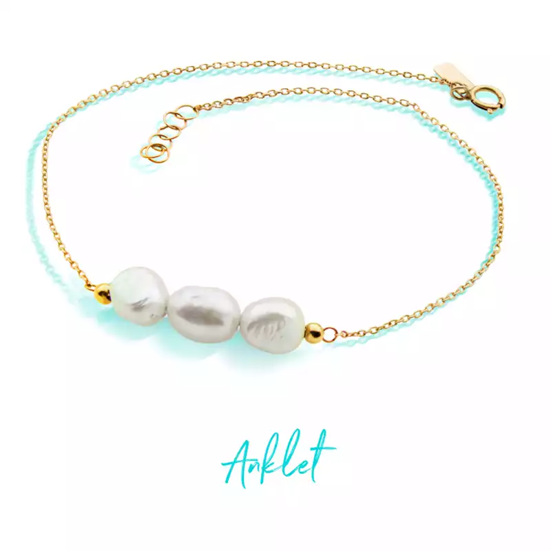 Gold bracelet with a delicate chain and three large pearls
